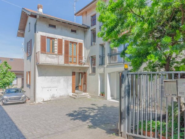 casa indipendente in vendita a Cantù in zona Vighizzolo