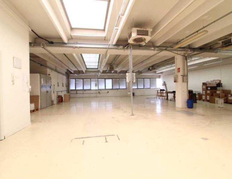 locale commerciale in vendita a Cantù