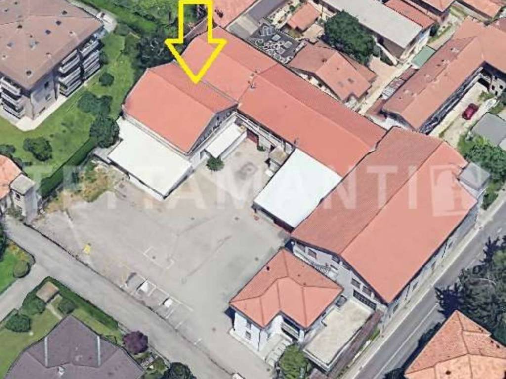 locale commerciale in vendita a Cantù