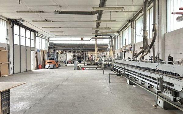 capannone in vendita a Cantù in zona Vighizzolo