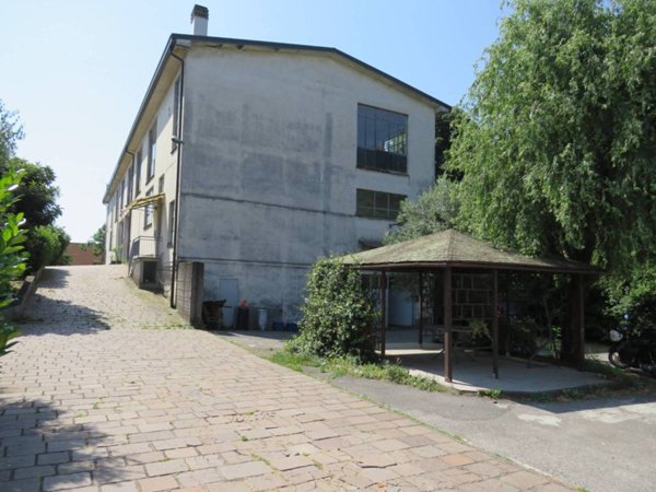 locale commerciale in vendita a Cantù