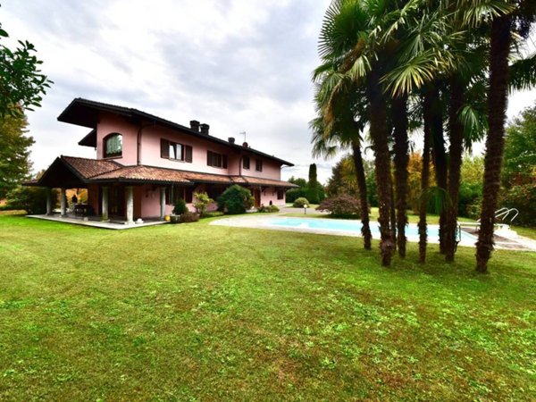 casa indipendente in vendita a Cantù