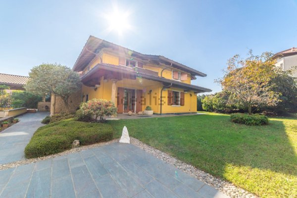 casa indipendente in vendita a Cantù
