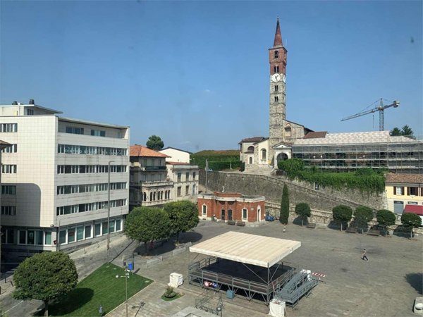 negozio in vendita a Cantù