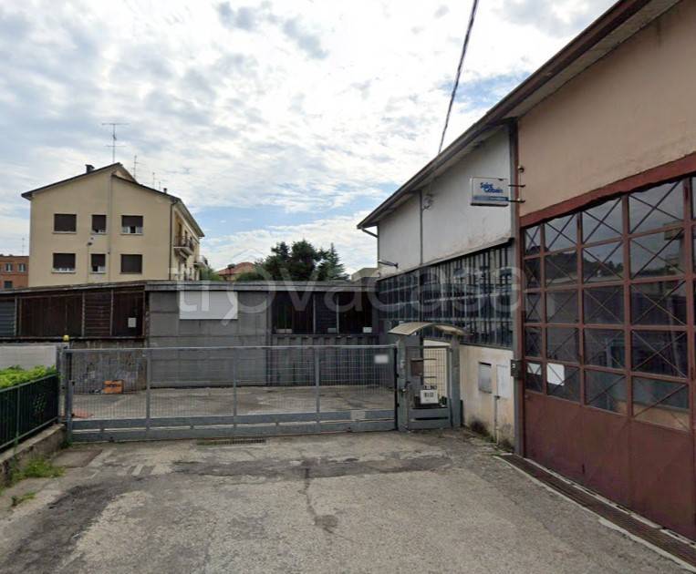 locale commerciale in vendita a Cantù