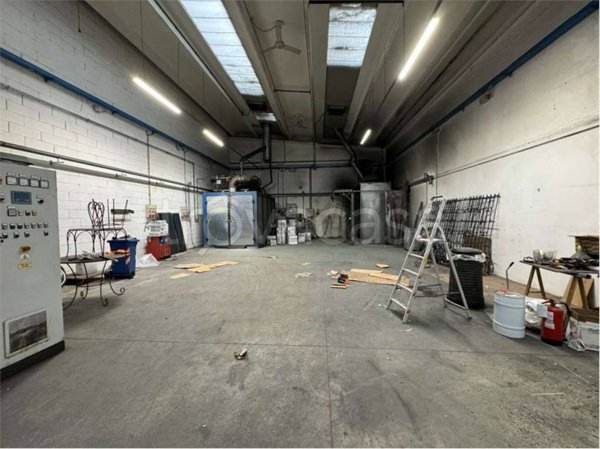 capannone in vendita a Cantù