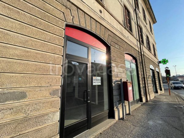 negozio in vendita a Cantù