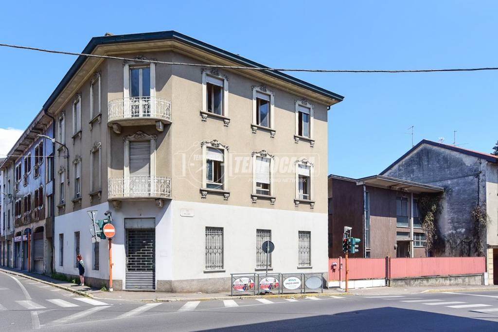 negozio in vendita a Cantù