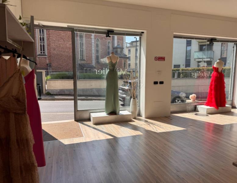 negozio in vendita a Cantù