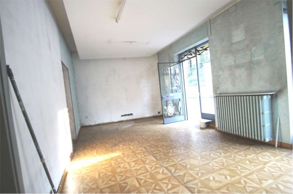 negozio in vendita a Cantù