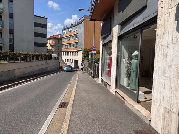 negozio in vendita a Cantù