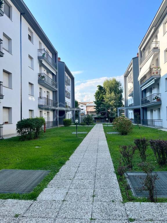 appartamento in vendita a Cantù in zona Fecchio