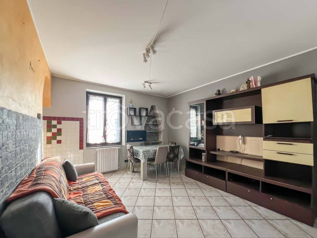 casa indipendente in vendita a Cantù in zona Cascina Amata