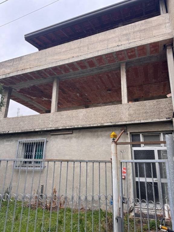 casa indipendente in vendita a Cantù in zona Vighizzolo