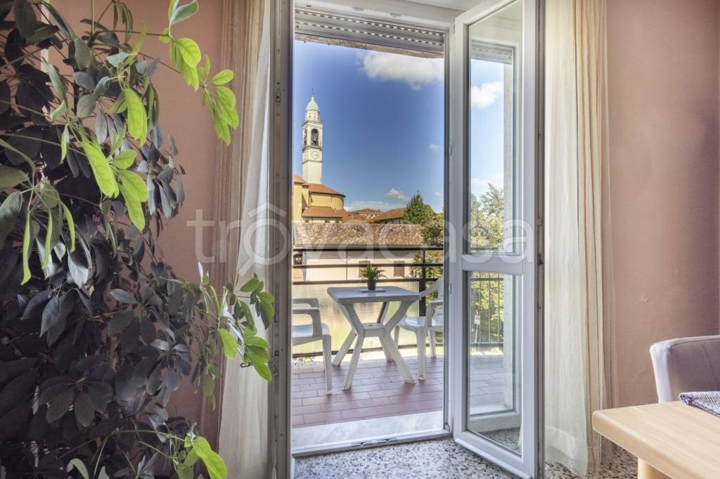appartamento in vendita a Cantù in zona Vighizzolo