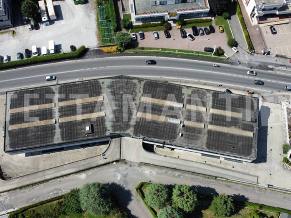 locale commerciale in vendita a Cantù