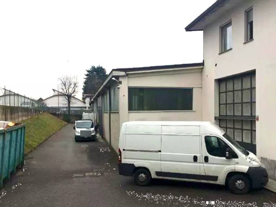 locale di sgombero in vendita a Cantù