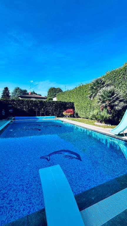 casa indipendente in vendita a Cantù in zona Vighizzolo