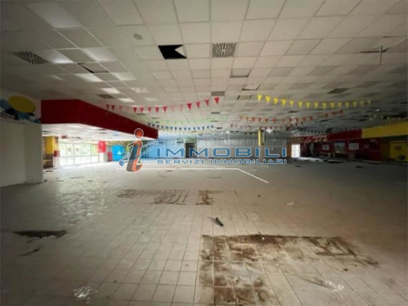 negozio in vendita a Cantù in zona Vighizzolo