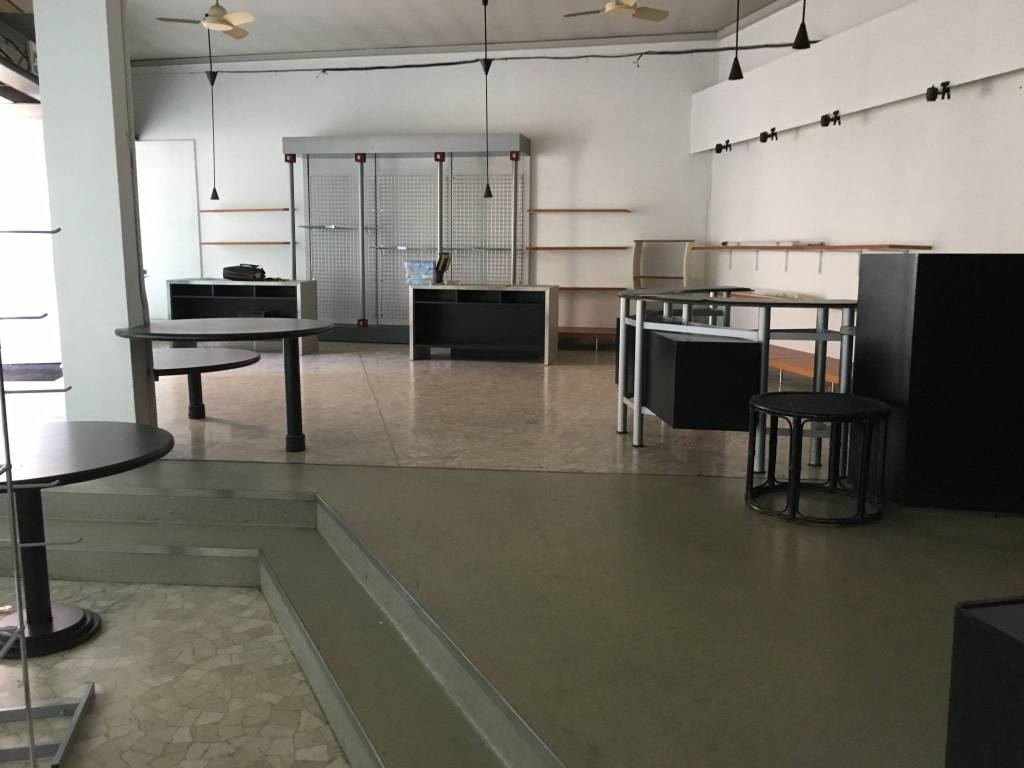 negozio in vendita a Cantù