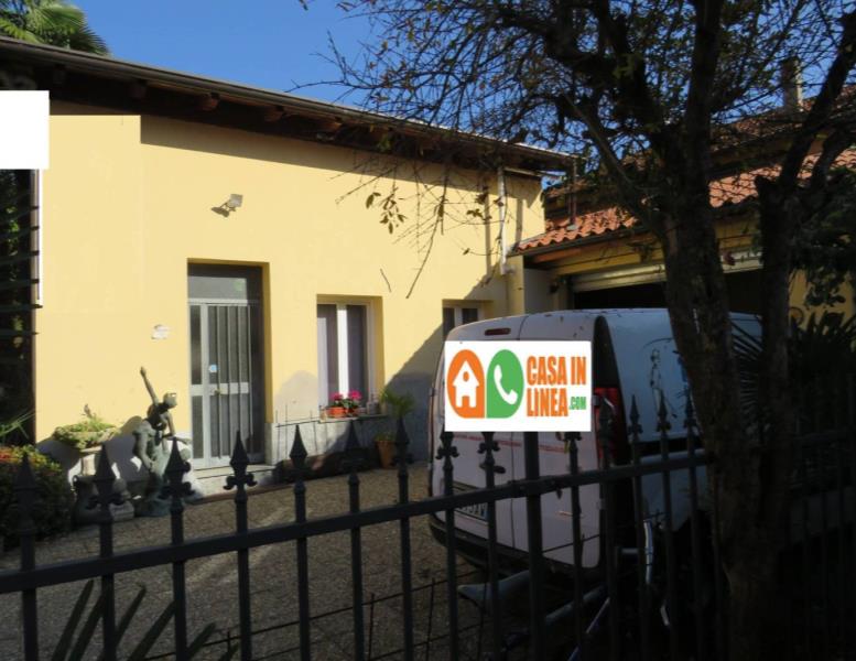 locale commerciale in vendita a Cantù in zona Vighizzolo