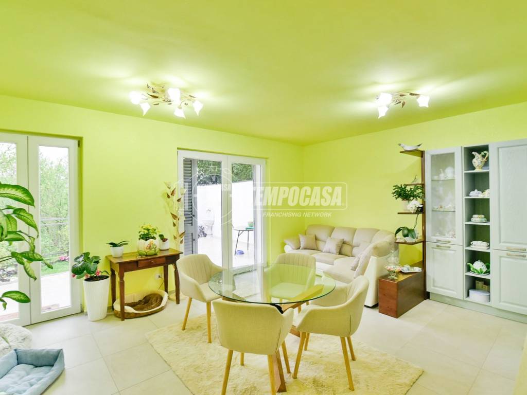 casa indipendente in vendita a Cantù in zona Fecchio