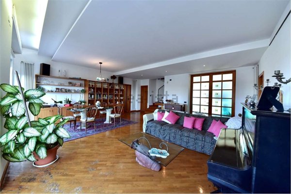 casa indipendente in vendita a Cantù