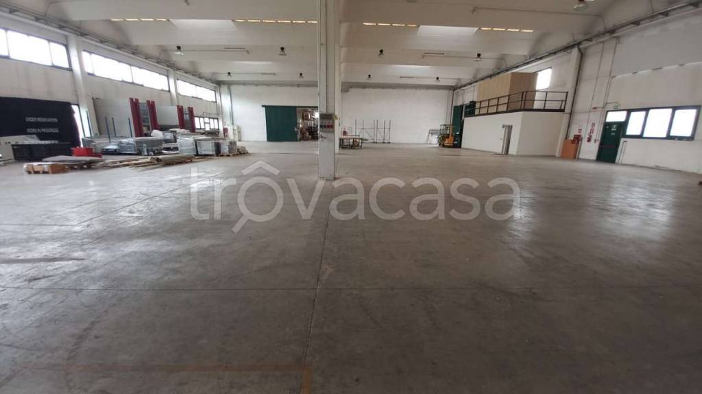 locale commerciale in vendita a Cantù