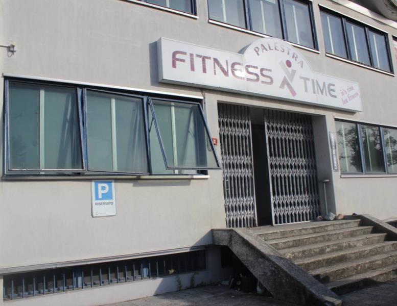 locale commerciale in vendita a Cantù