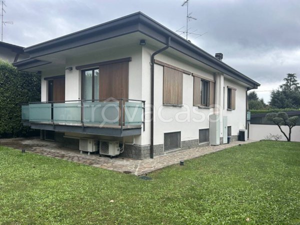 casa indipendente in vendita a Cantù in zona Vighizzolo