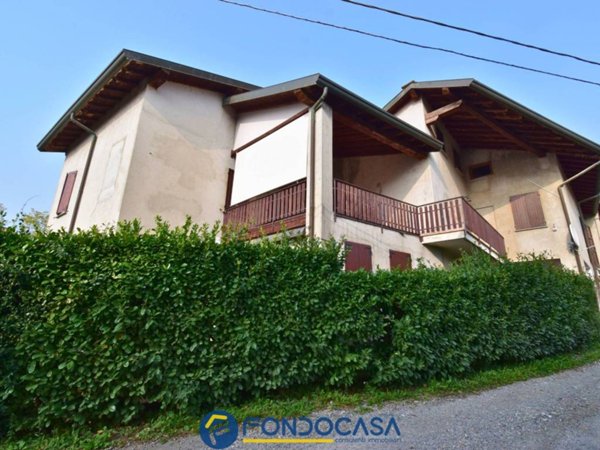 casa indipendente in vendita a Cantù in zona Vighizzolo