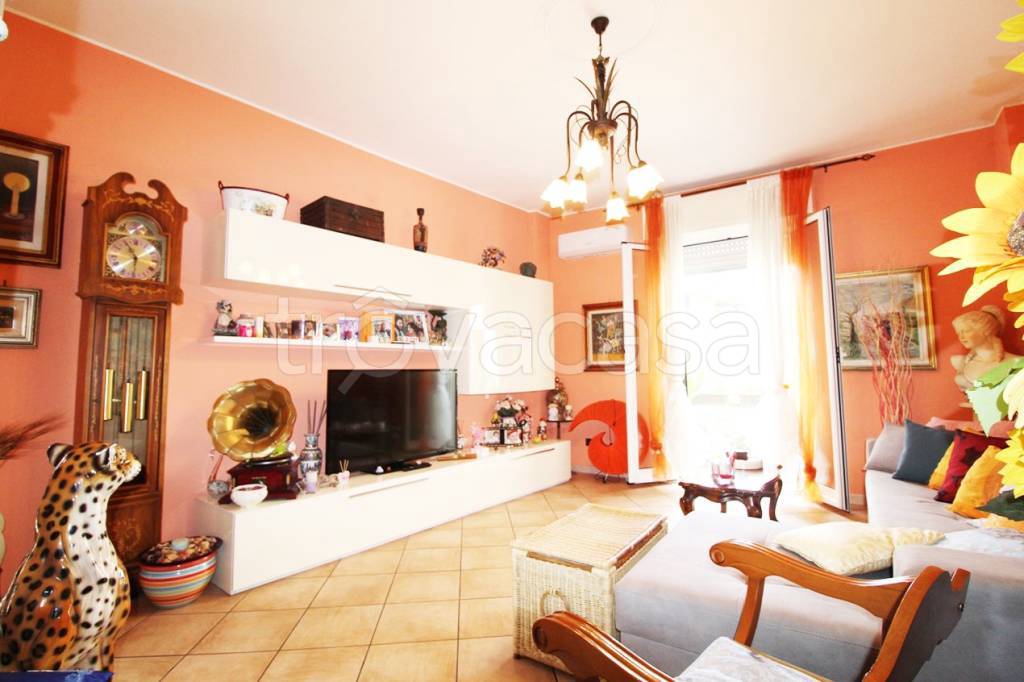 appartamento in vendita a Cantù in zona Cascina Amata