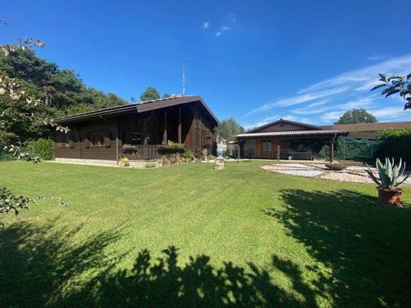 casa indipendente in vendita a Cantù