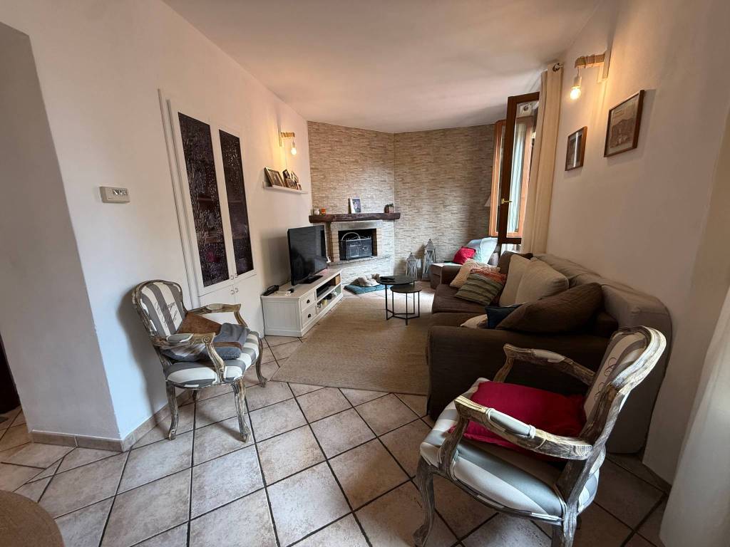 appartamento in vendita a Cantù in zona Vighizzolo