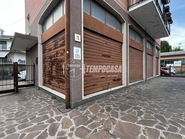 negozio in vendita a Cantù in zona Vighizzolo