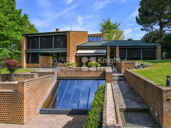 casa indipendente in vendita a Cantù