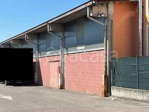 locale commerciale in vendita a Cantù