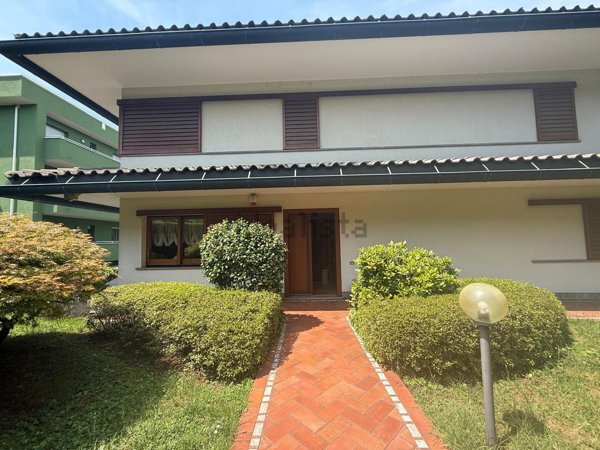 casa indipendente in vendita a Cantù