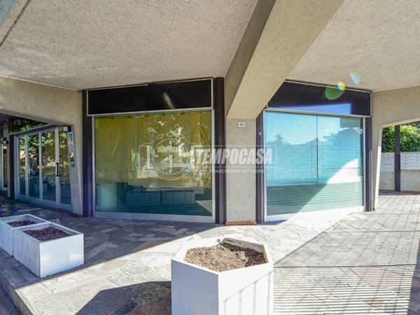 negozio in vendita a Cantù