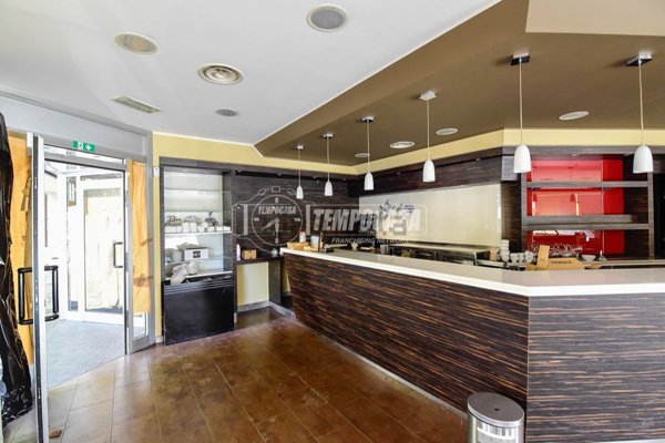 locale commerciale in vendita a Cantù