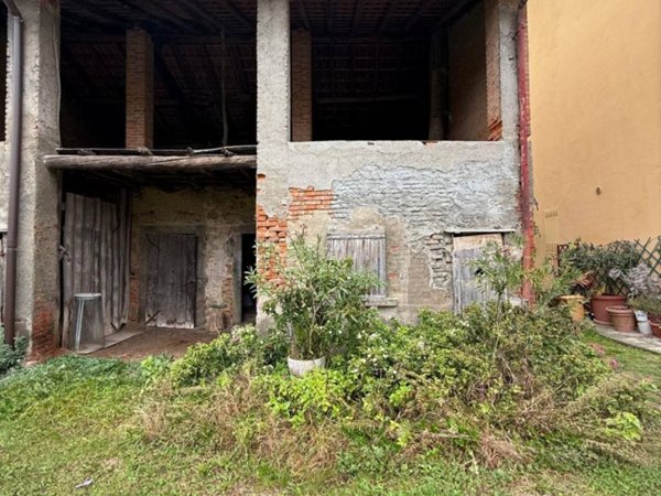 casa indipendente in vendita a Cantù in zona Vighizzolo