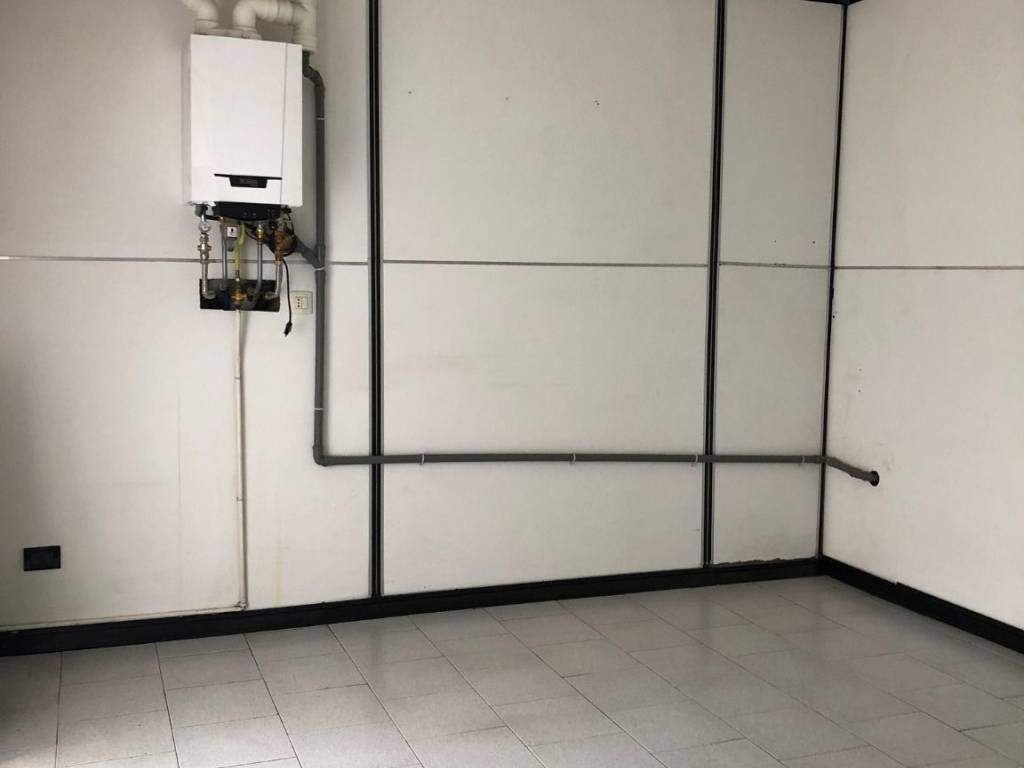 negozio in vendita a Cantù in zona Vighizzolo