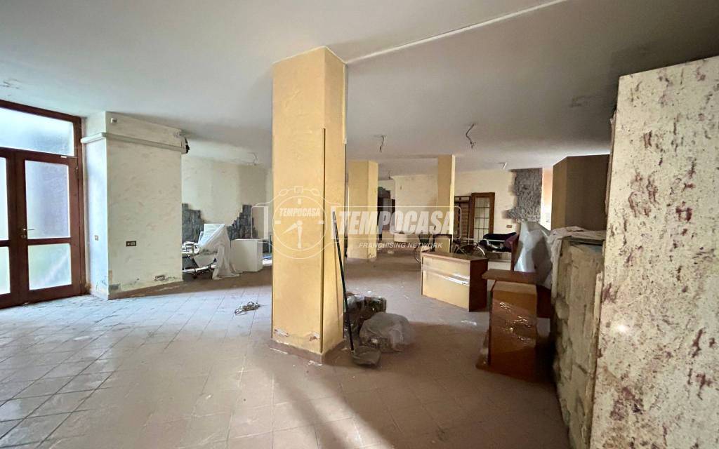 negozio in vendita a Cantù