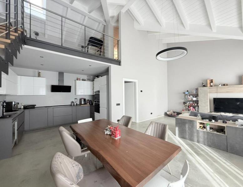 casa indipendente in vendita a Cantù in zona Vighizzolo