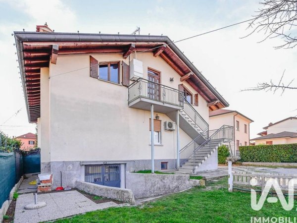 casa indipendente in vendita a Cantù in zona Vighizzolo