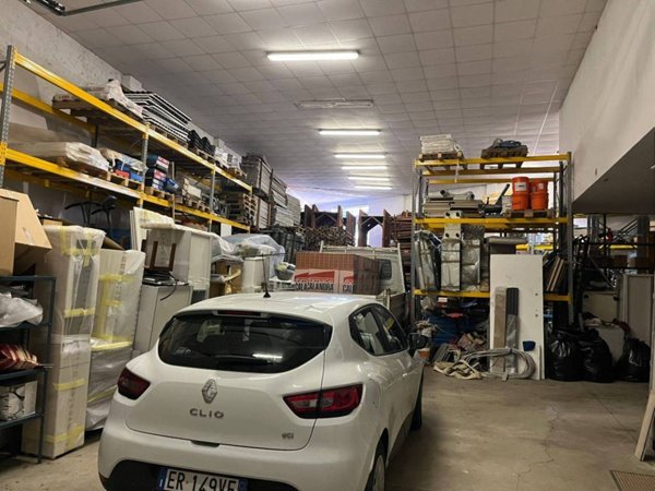 locale commerciale in vendita a Cantù in zona Cantù Asnago