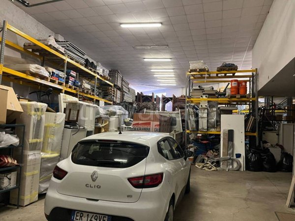 locale commerciale in vendita a Cantù