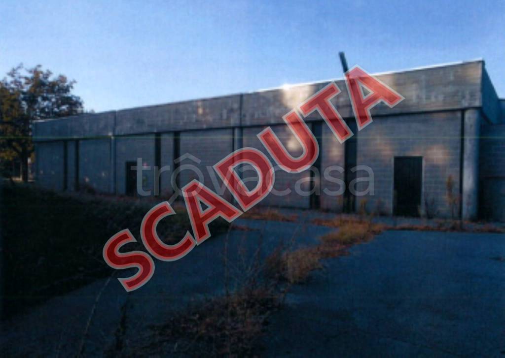 locale commerciale in vendita a Cantù