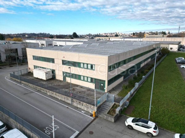 locale commerciale in vendita a Cantù