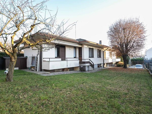 casa indipendente in vendita a Cantù
